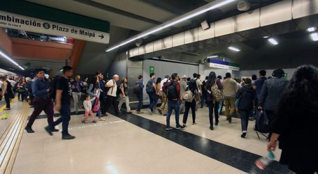Metro de Santiago cierra dos estaciones de la Línea 4 por manifestaciones