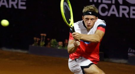 Tenis: Garin saca adelante sufrido debut y avanza a cuartos en ATP de Santiago