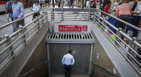 Metro restablece servicio en estación La Moneda tras masiva marcha por el 8M