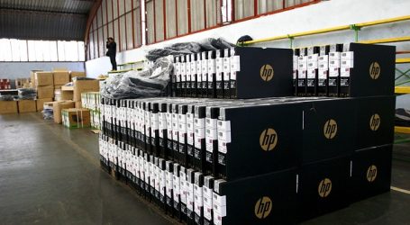 Mineduc adelanta entrega de más de 12 mil computadores con Internet gratis