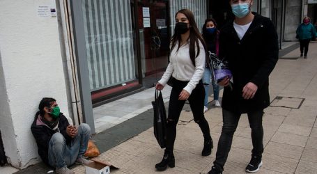 COVID-19: 15% de contagiados sigue saliendo a trabajar en Chile