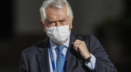 Ministro Paris llama a retomar controles y exámenes por otras enfermedades
