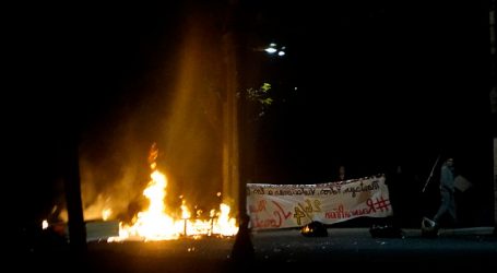 Carabineros detiene a adolescente por encender barricadas en Maipú