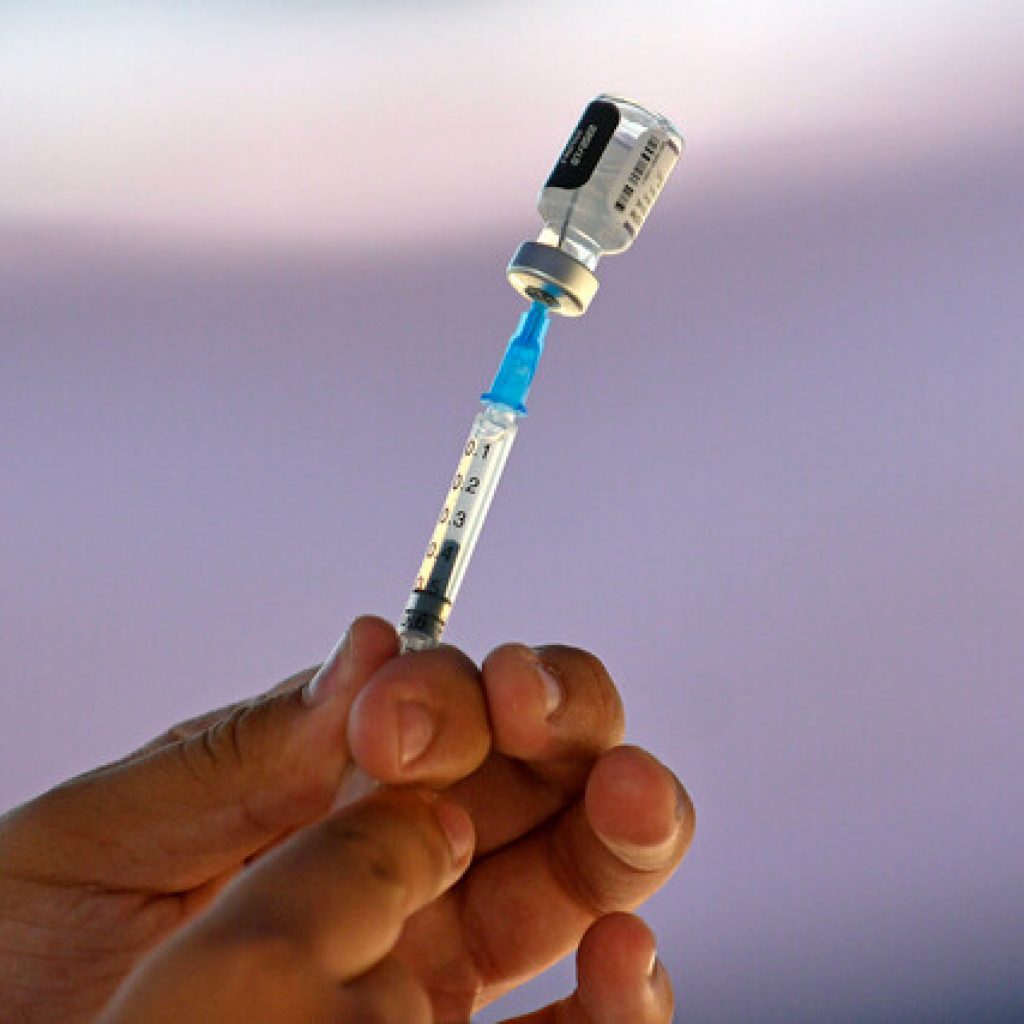 Austria impondría vacunación obligatoria a mayores de 18 años desde febrero