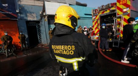 Incendio en cité de Santiago provoca alarma y dos desaparecidas