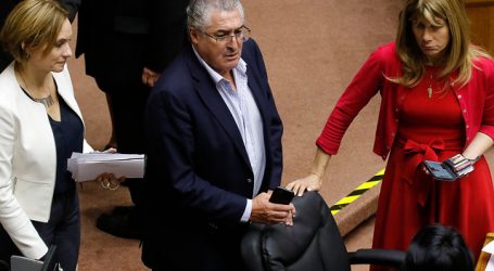 Pizarro critica decisión de senadores RN de rechazar cambio de Constitución