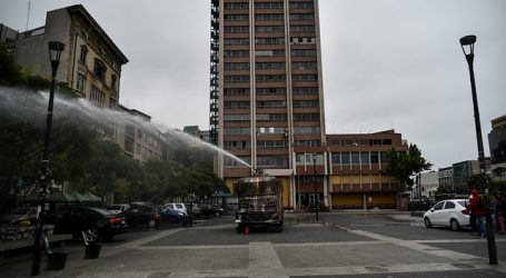 Manifiestan en la Intendencia de Valparaíso luego que profesor perdiera visión