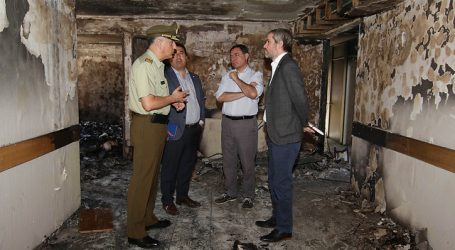 Blumel visita iglesia quemada y emplaza a “actuar unidos” contra la delincuencia