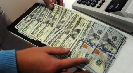 La presión del cobre hizo que el dólar abriera el año operando a la baja