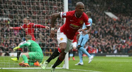 Ashley Young fue oficializado como nuevo refuerzo del Inter de Alexis Sánchez