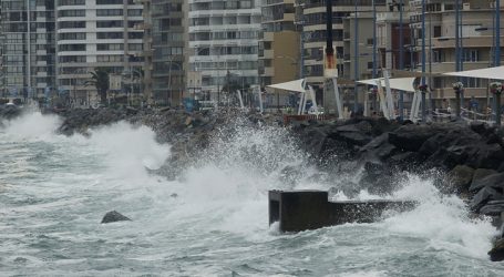 Olas de hasta 4 metros afectarán las regiones desde Arica al Biobío