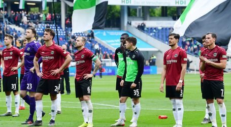 Alemania: Miiiko Albornoz vio acción en empate del Hannover 96