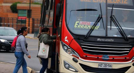 13 líneas de microbuses realizan paro de advertencia en Valparaíso