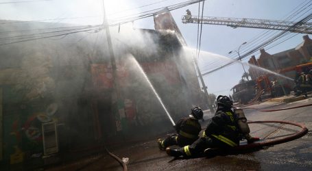 Incendio consume instalaciones de una constructora en Ñuñoa
