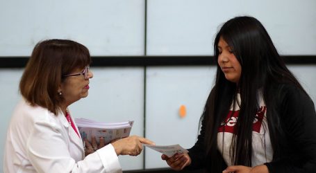 Coronavirus: Chilena varada en aeropuerto chino sería aislada en su casa