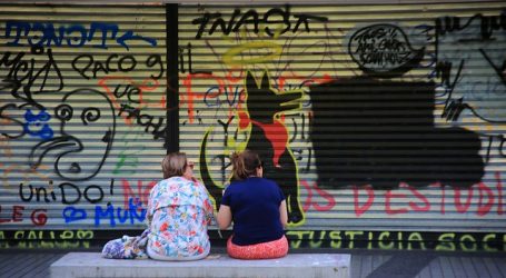 Municipalidad de Ñuñoa solicitó borrar los rayados en el Teatro UC
