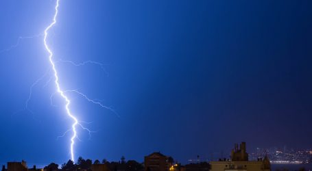 Decretan alerta preventiva por tormentas eléctricas en La Araucanía y Los Ríos