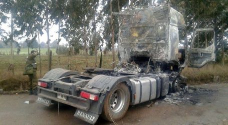 Mujer murió tras chocar contra camión quemado y abandonado en Cañete