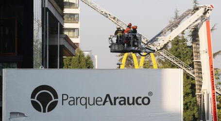 Evacúan mall Parque Arauco por presunto aviso de bomba