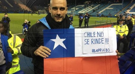 Pep Guardiola posó con bandera chilena y mensaje a favor del ‘Apruebo’