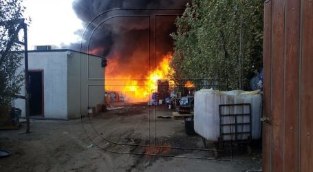 Incendio de grandes proporciones se registra en la comuna de Peñaflor