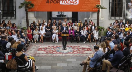 Piñera anuncia proyectos en la conmemoración del Día de la Mujer en La Moneda