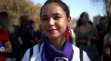 Huelga feminista: Cientos de mujeres marchan por la Alameda