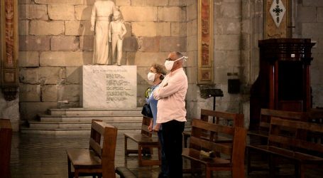 COVID-19: Arzobispado de Santiago suspendió misas diarias y dominicales