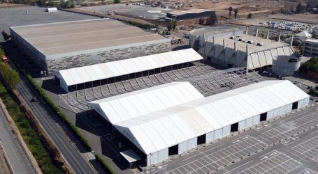 COVID-19: Presidente Piñera visitó instalación de camas en Espacio Riesco