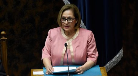 Adriana Muñoz fue elegida como nueva presidenta del Senado