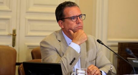 Acuerdan regular por ley remuneraciones de autoridades de elección popular