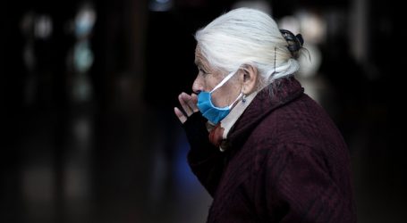 Trasladan a adultos mayores de hogar en La Florida por brote de COVID-19