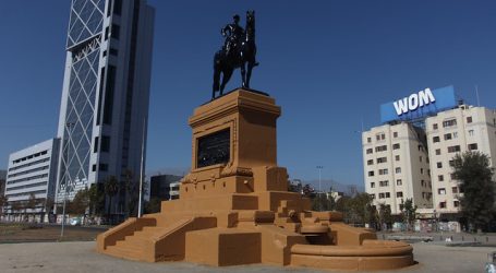 Pintan monumento del general Baquedano en Plaza Italia