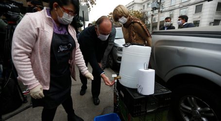Ministro Antonio Walker promovió protocolo sanitario en ferias libres