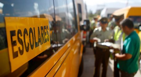 Apuntan a transportistas escolares como solución a aglomeraciones en hospitales