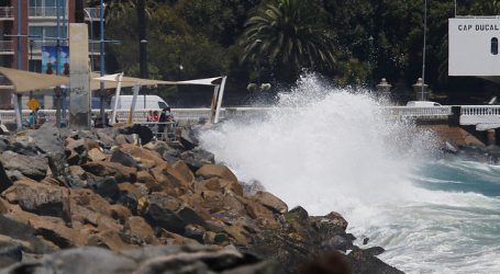 Emiten aviso de marejadas con olas de hasta cinco metros en las costas del país