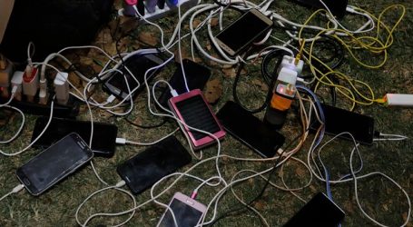 Un nuevo grupo de ciudadanos bolivianos acampa en el consulado en Providencia