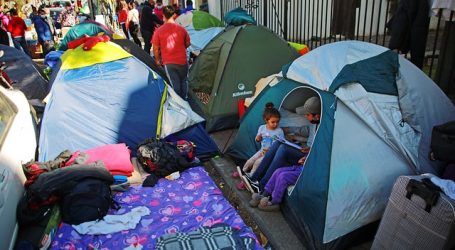 Venezolano acampando en la Embajada: “Estamos en situación indigna”