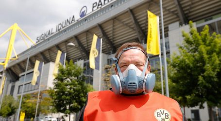 Colonia exhibe pancartas contra la reanudación de la Bundesliga