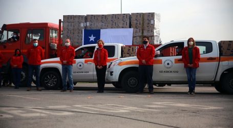 Ministra de la Mujer encabezó entrega de cajas con alimentos en Pudahuel