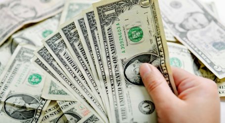 El precio del dólar abrió la sesión a la baja y bordea los 800 pesos en Chile