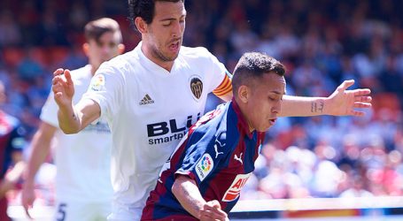 Fabián Orellana fue titular en victoria del Eibar ante Valencia en España
