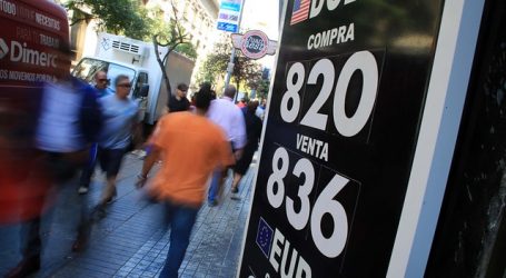 El dólar operó al alza por segunda jornada consecutiva y llegó a los 820 pesos