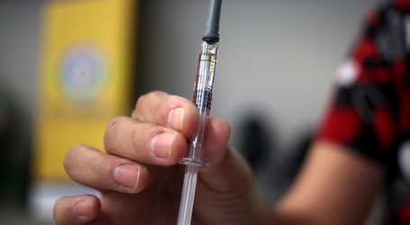 Firman alianza con laboratorio chino que desarrolla vacuna contra el COVID-19