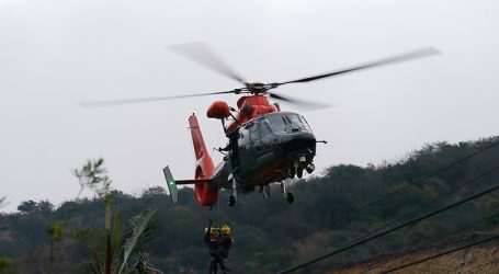 Helicóptero de la Armada rescata a hombre que cae a estero en Quilpué