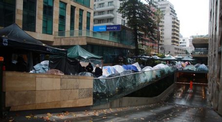 Ciudadanos extranjeros varados en Santiago fueron llevados a albergues