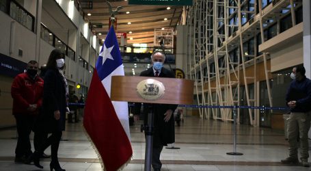 Canciller Ribera despidió a colombianos que estaban varados en Chile
