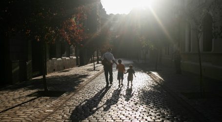 Avanza proyecto para descontar la pensión de alimentos del sueldo de deudores