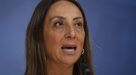 Ministra del Deporte espera pronta solución del conflicto laboral en Colo Colo
