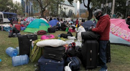 Ciudadanos bolivianos están acampando en el consulado de Providencia